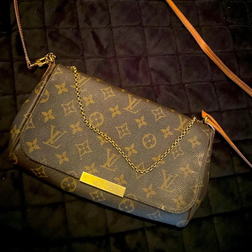 Brown and Gold Chain Shoulder Bag - Picture 2 of 11